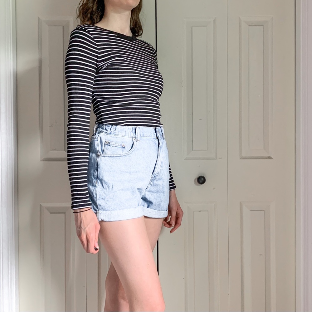 Black long sleeve t shirt w/ white stripes